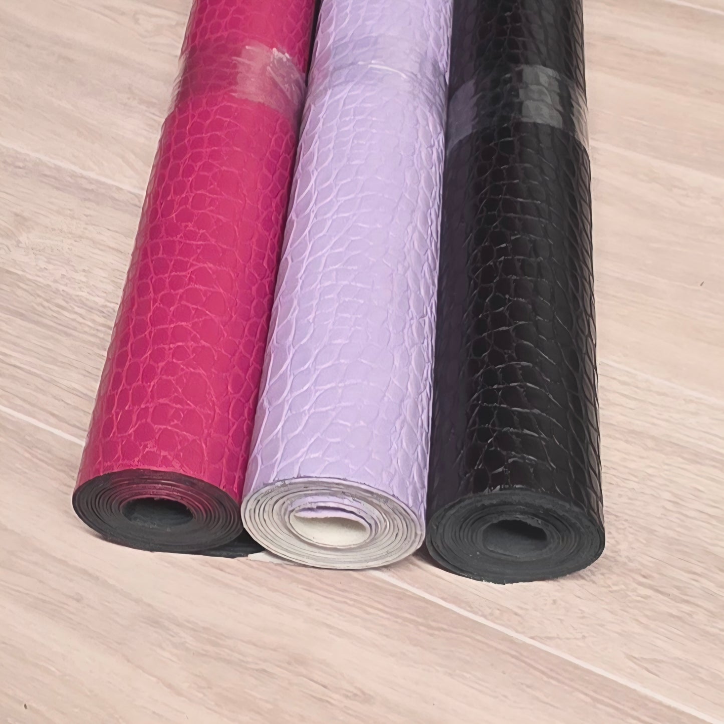 Alligator Embossed Vinyl - Retail
